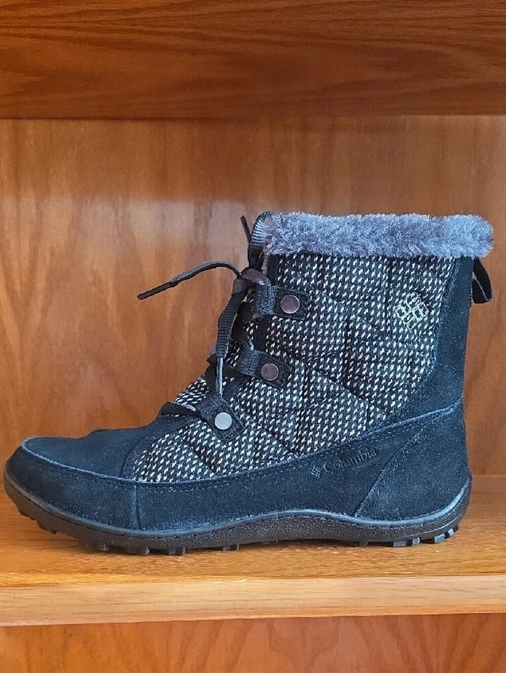 Columbia Women's Black and Gray Faux-Fur Winter Lace-Up Boots